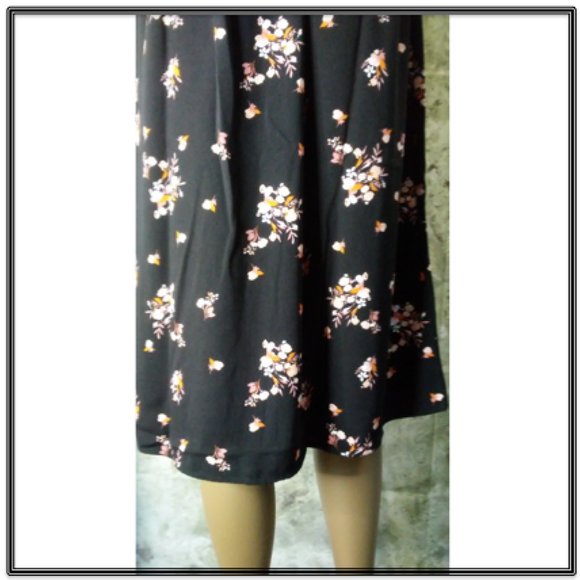 Women's Floral Print Short Sleeve Crepe Dress - Picture 8 of 9